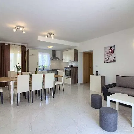 Seve With Private Pool, 4km Beach מדולין
